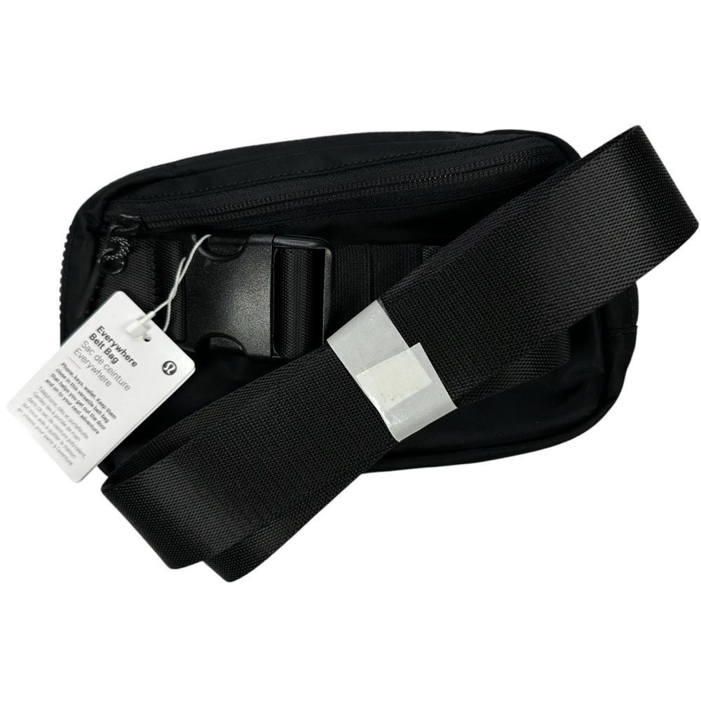 Lululemon Everywhere Belt Bag, NWT, Black - Picture 4 of 12